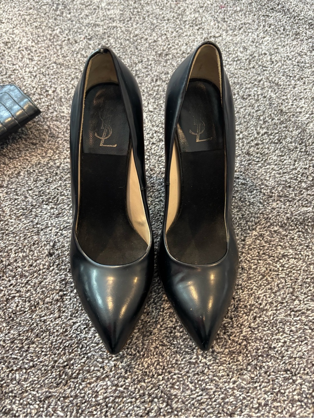 Yves Saint Laurent Black Pointed-Toe Leather Pumps